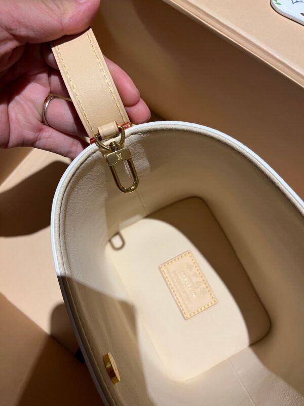 Luxury Element Chic White Artisan Shoulder Bag with Vibrant Color Patterns and Premium Leather Accents LV04