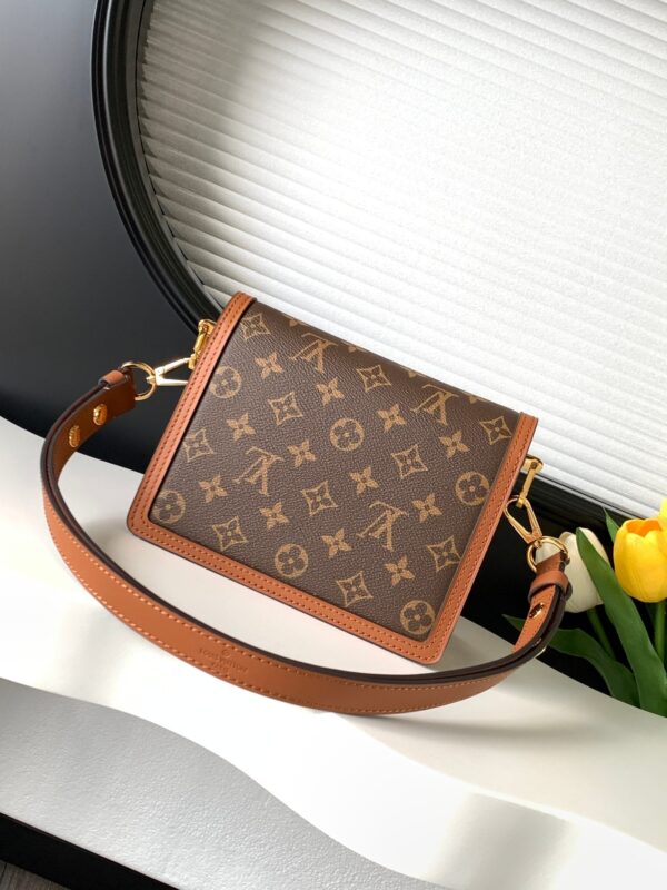 LV Luxury Element  Exquisite Mini Handbag in Premium First-Layer Leather,  LV006