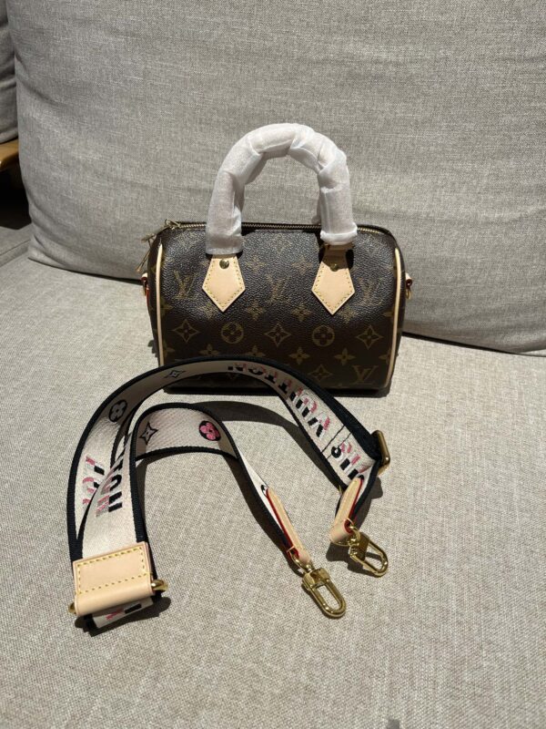 LV Luxury Element Chic Monogram-Inspired Mini Travel Bag with Detachable Strap LV017