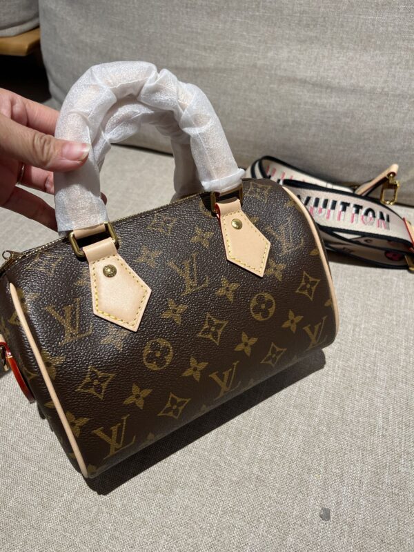 LV Luxury Element Chic Monogram-Inspired Mini Travel Bag with Detachable Strap LV017