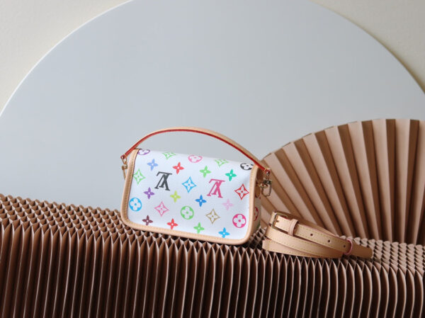 LV Luxury Element Nano Diane Mini Handbag: Chic Design with Detachable Strap and Multiple Carry Options LV021