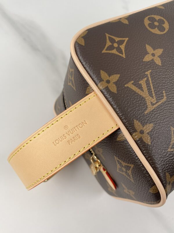Fashionable and luxurious LockerDopp Kit toiletry bag