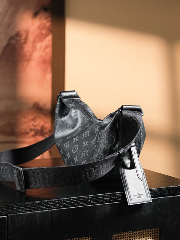 Urban Explorer Mini Crossbody