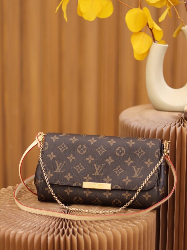 Favorite MM Shoulder Bag | Monogram Elegance | 26x15x4cm
