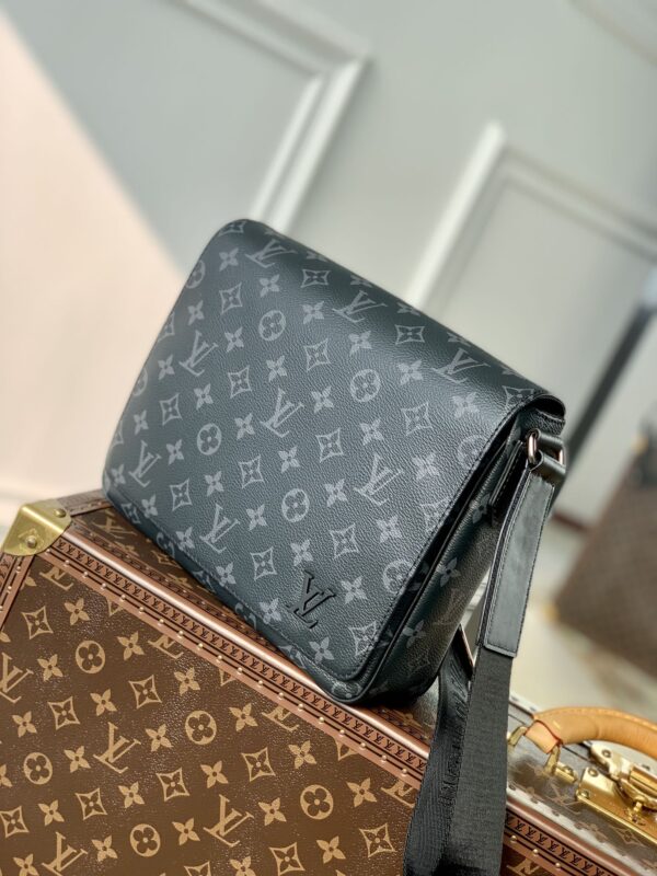 Louis Vuitton District Messenger Bag