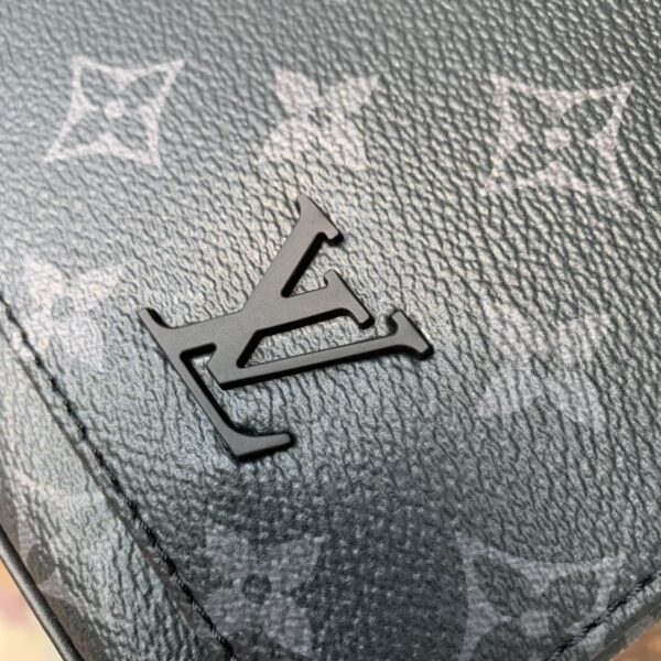 Louis Vuitton District Messenger Bag