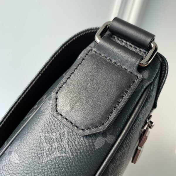 Louis Vuitton District Messenger Bag