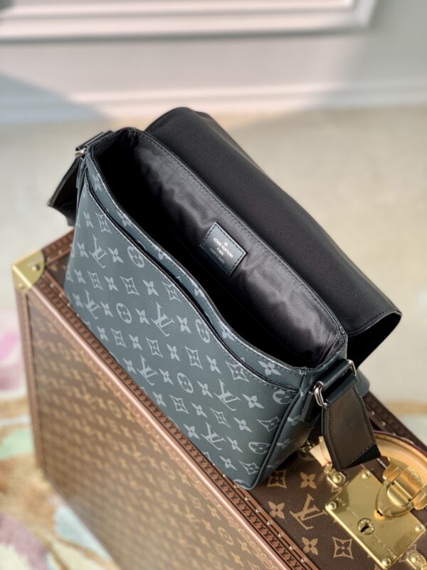 Louis Vuitton District Messenger Bag