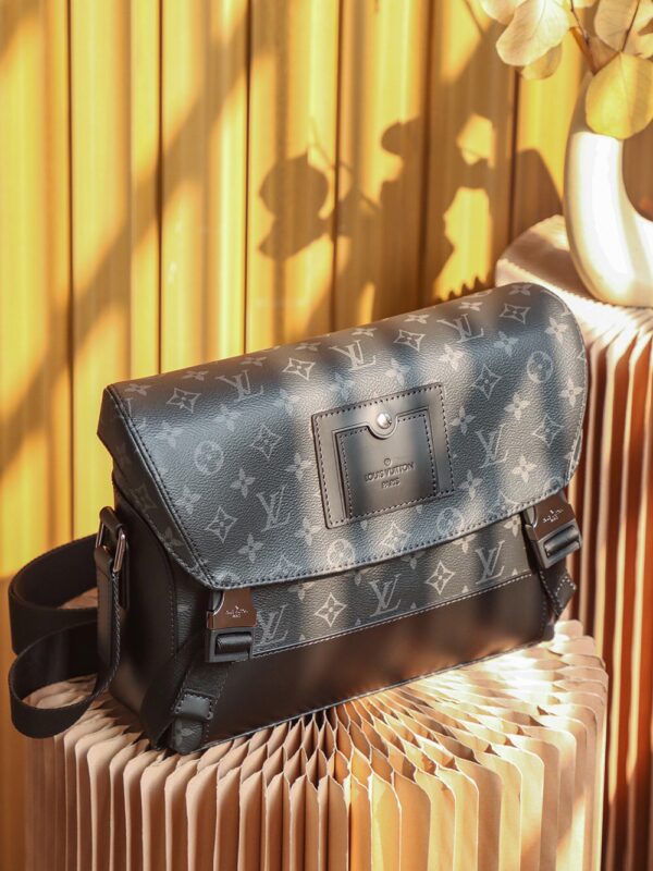 Classic College-Style Messenger Bag