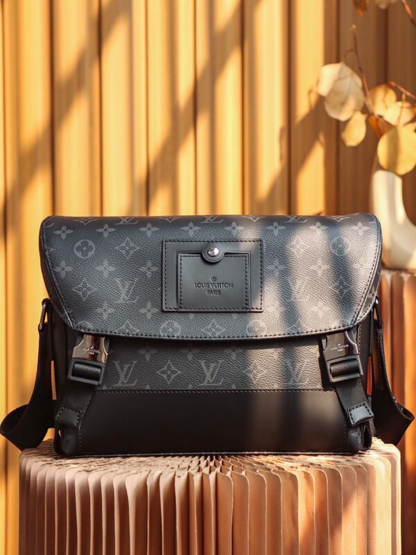 Classic College-Style Messenger Bag